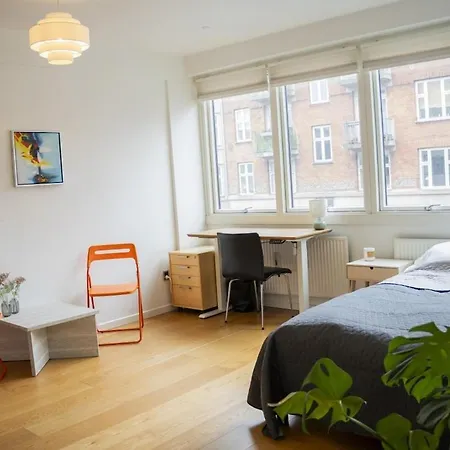 Private In Shared Copenhagen-based בית אירוח *